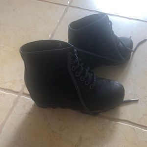 Sorel water proof wedge never worn